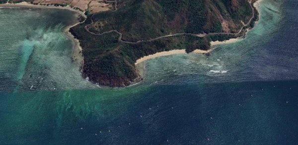 Satellite surf map of Belongas Bay in Lombok showing the short punchy right-hand peak on the west and the hollow left-hand reef break on the east.