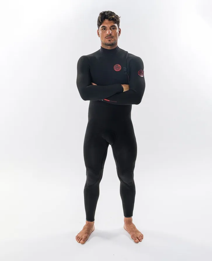 Modelo con traje de neopreno Flashbomb de Rip Curl